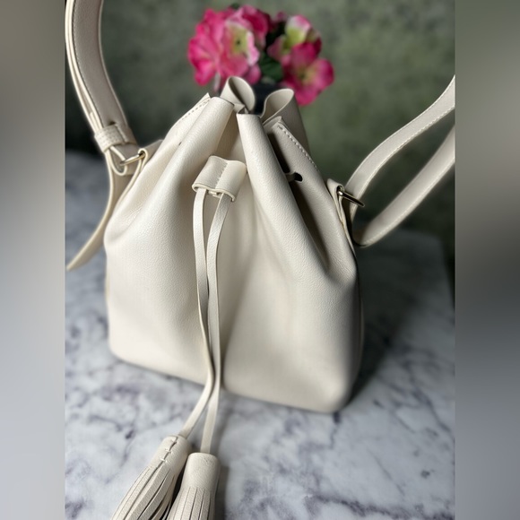 Forever 21 Cream Bucket Crossbody Bag - Picture 3 of 10